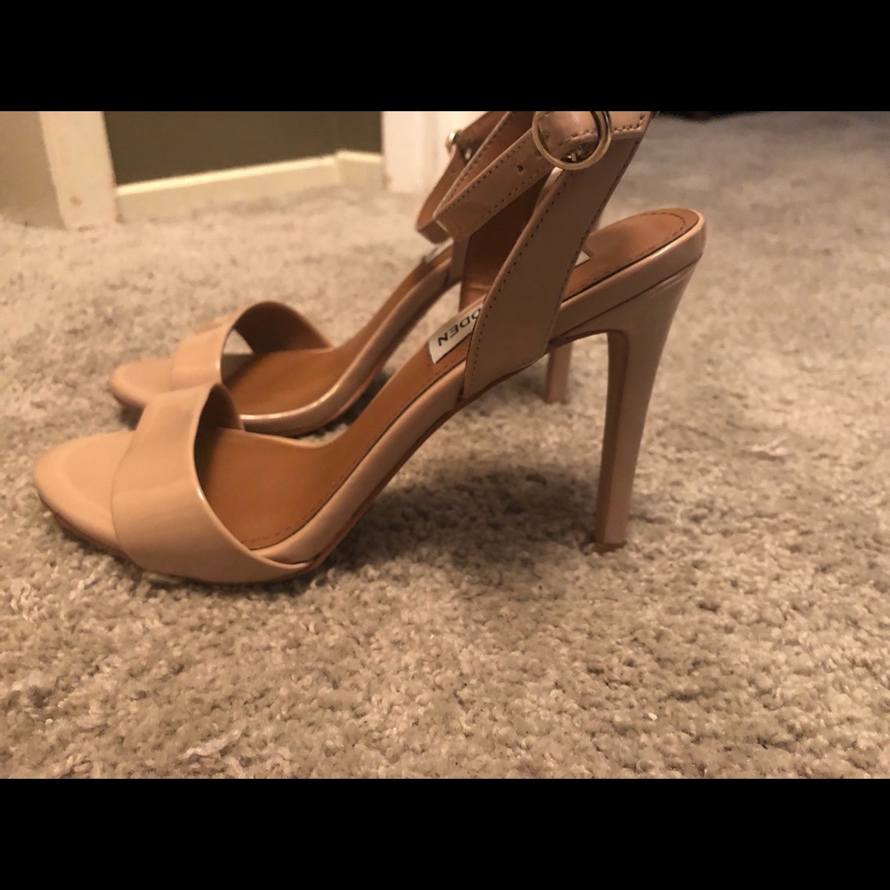 Cute nude heel by Steve Madden